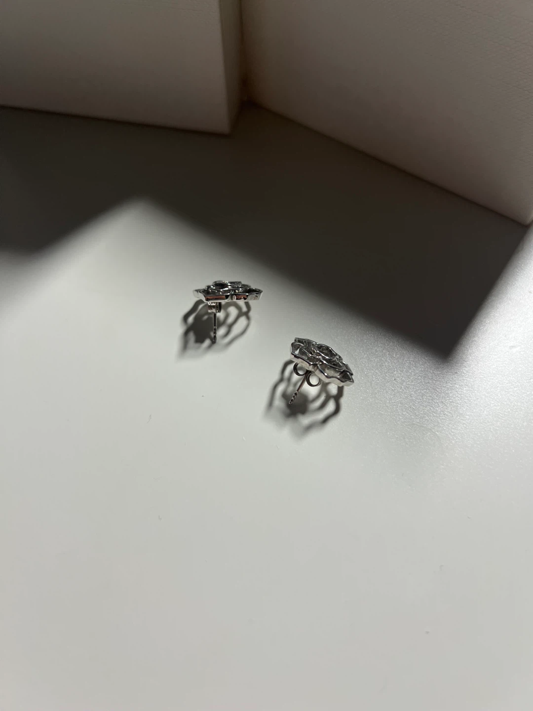 FREE diamond earring with Michael Kors Chronograph Watch - photo 5