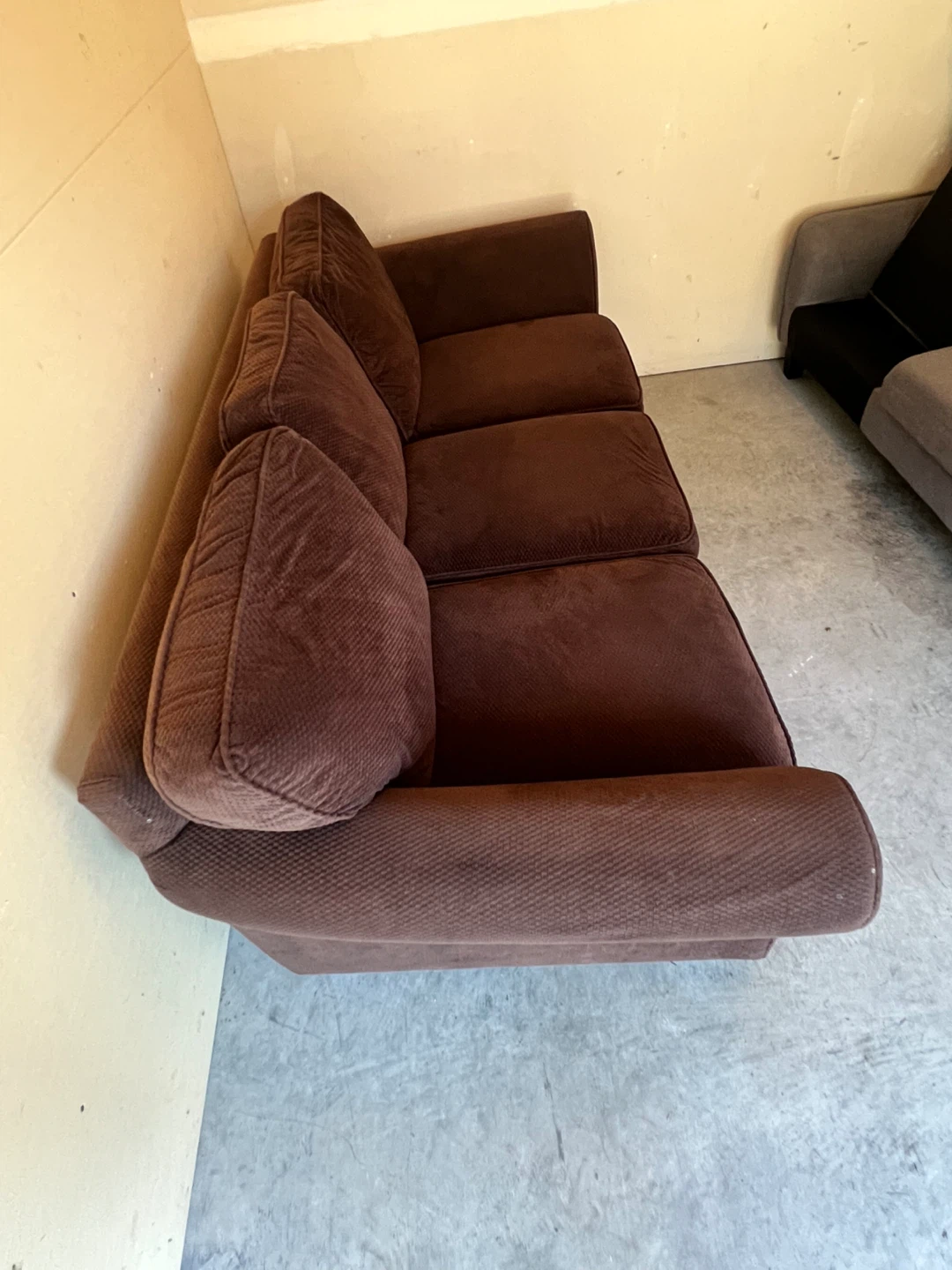 FREE DELIVERY 🚚 Urban Barn Brown Sofa Couch - photo 5