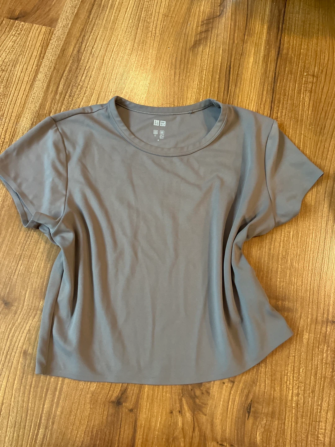 Uniqlo cropped t shirt
