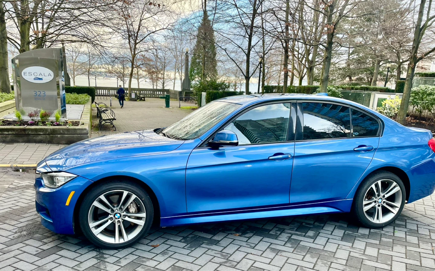 2015 BMW 328i xDrive — Estoril Blue - photo 4