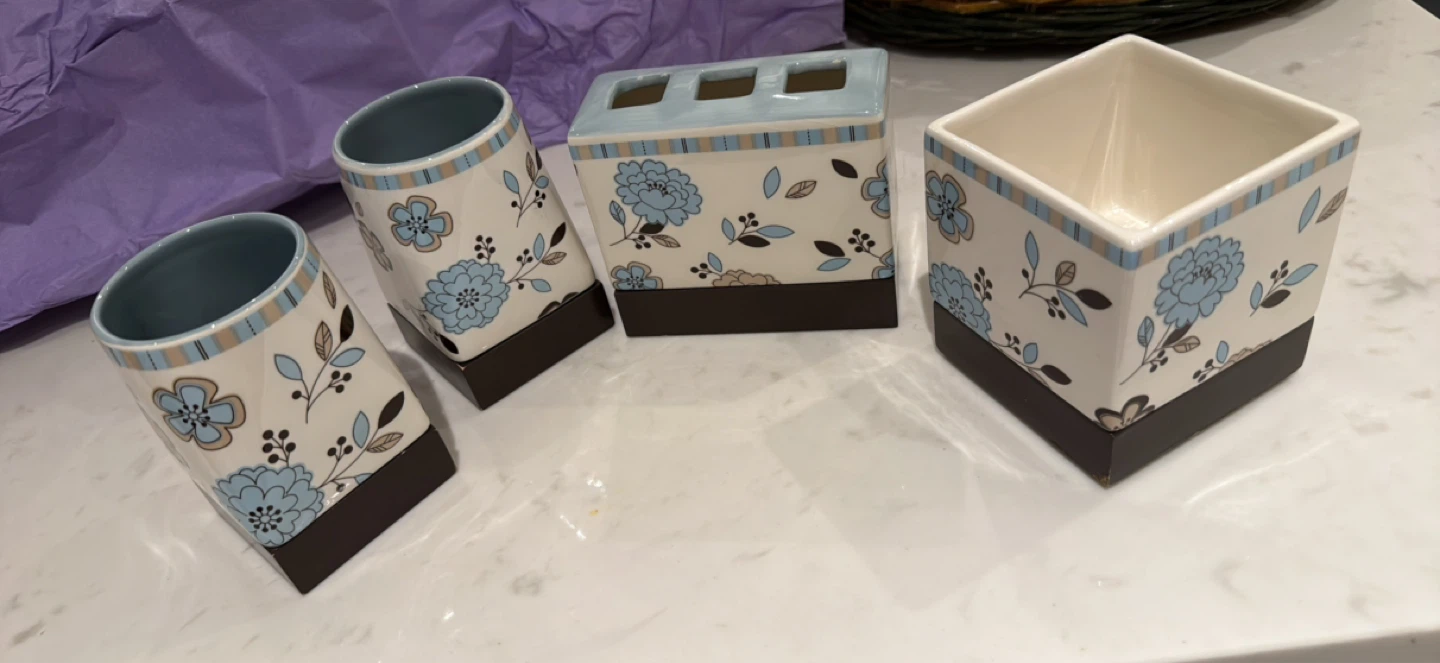 Floral Bathroom Accessory Set ceramic