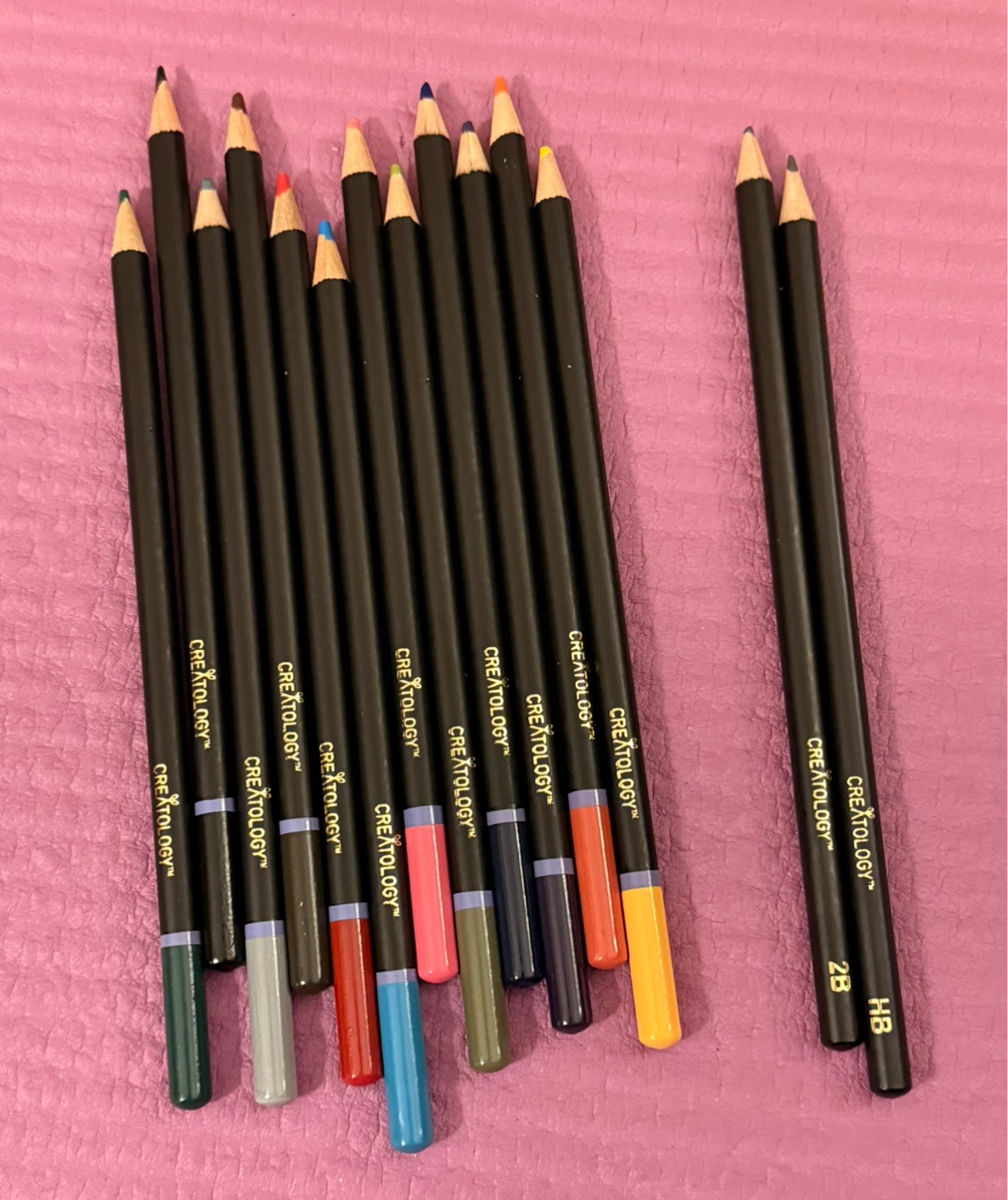⚽️Set of 12 Color Pencils and 2 Pencils - CREATOLOGY