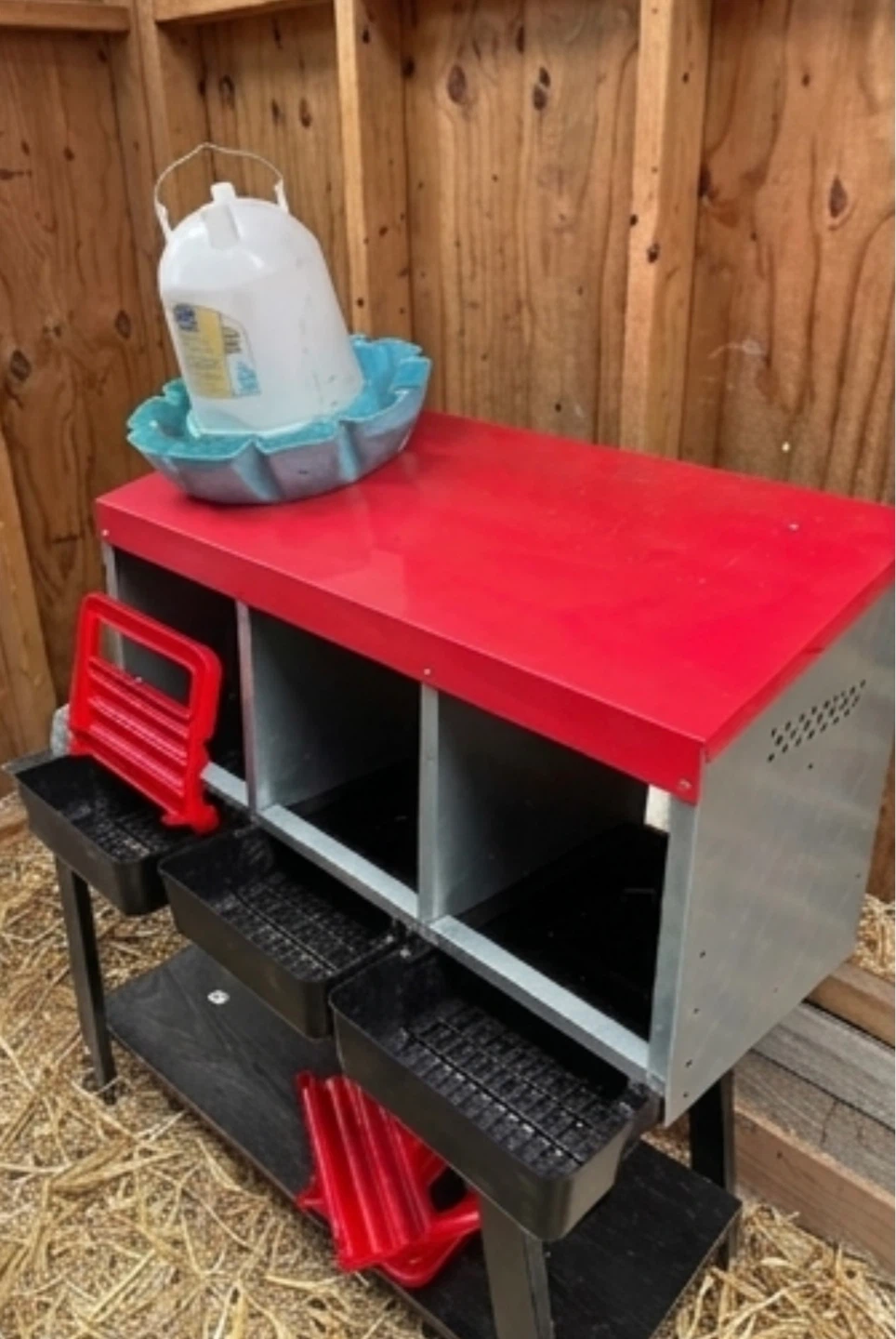 Little Giant 3 Hole Nesting Box with Feeder