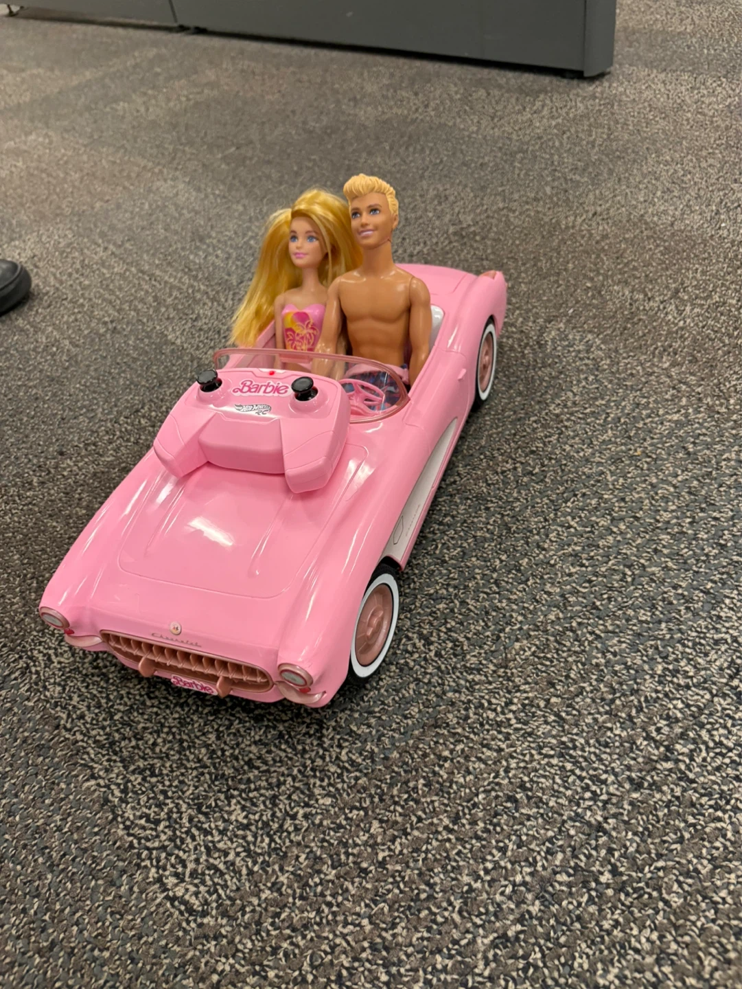 Barbie Remote Control Car with free dolls - photo 5
