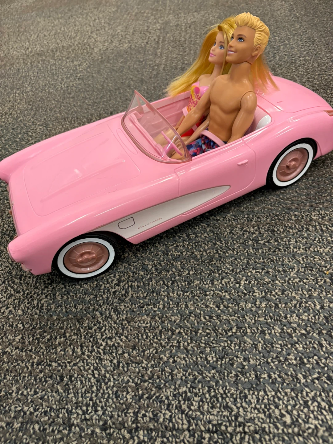Barbie Remote Control Car with free dolls - photo 4