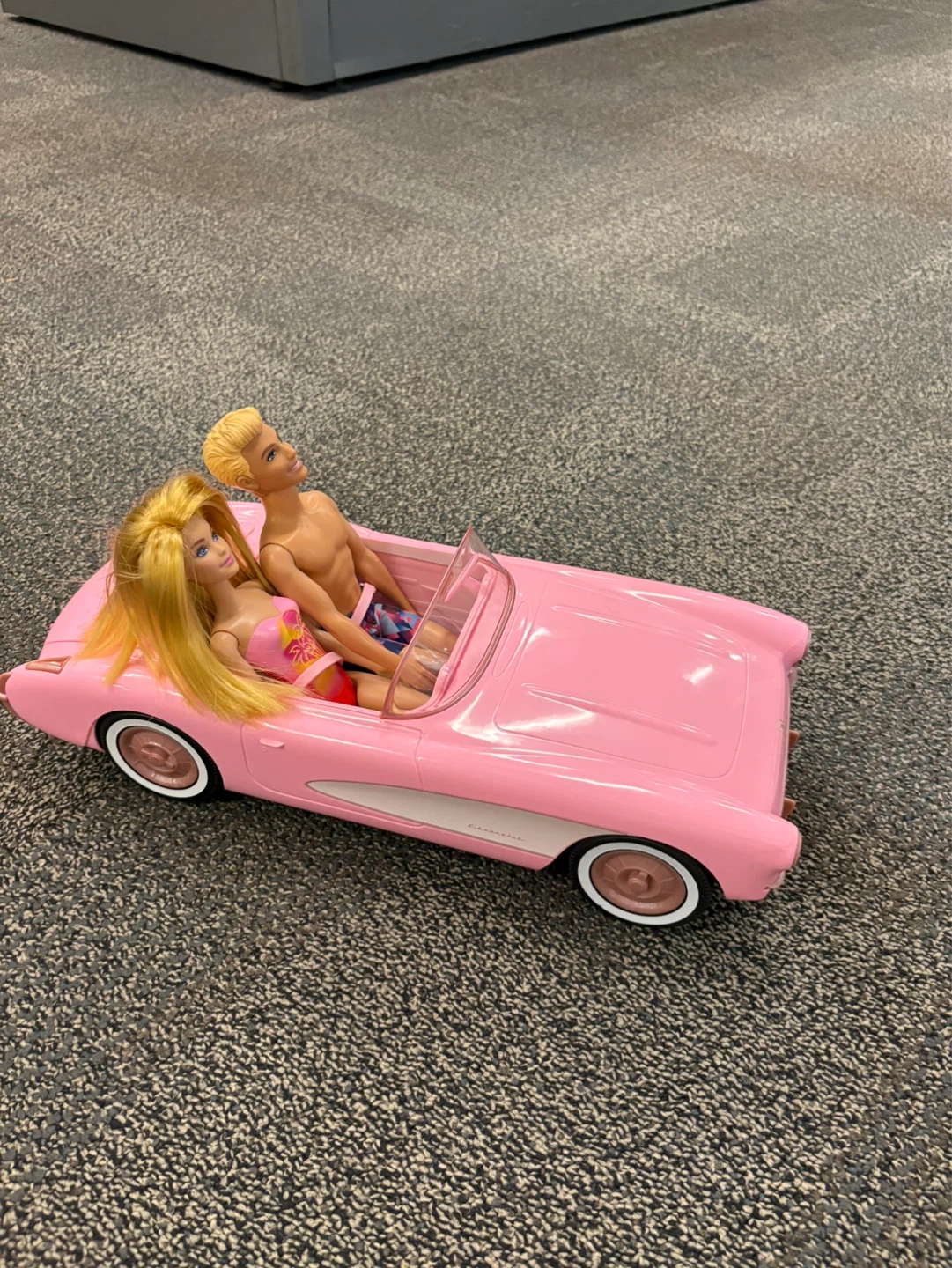 Barbie Remote Control Car with free dolls - photo 2