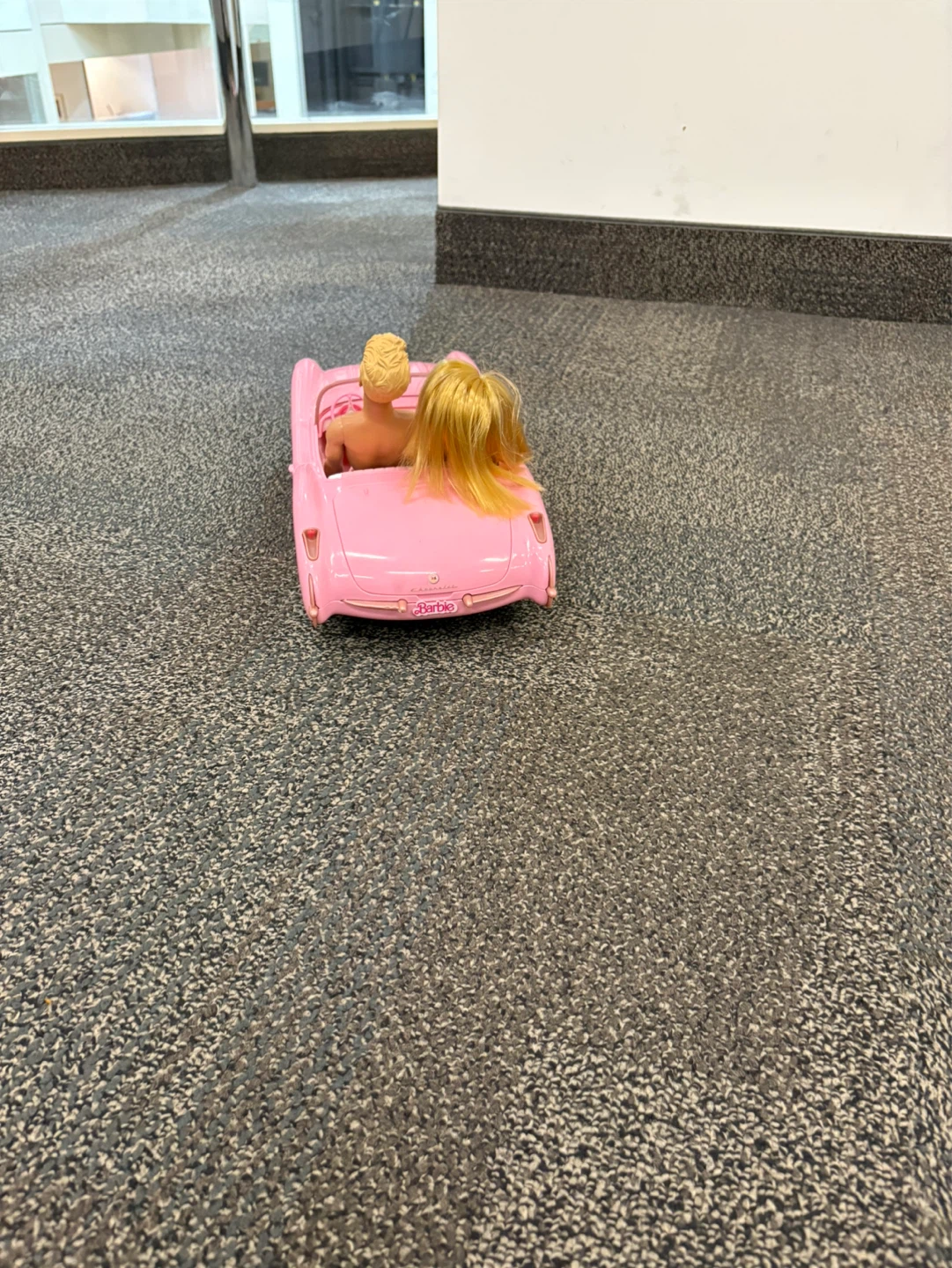 Barbie Remote Control Car with free dolls - photo 3