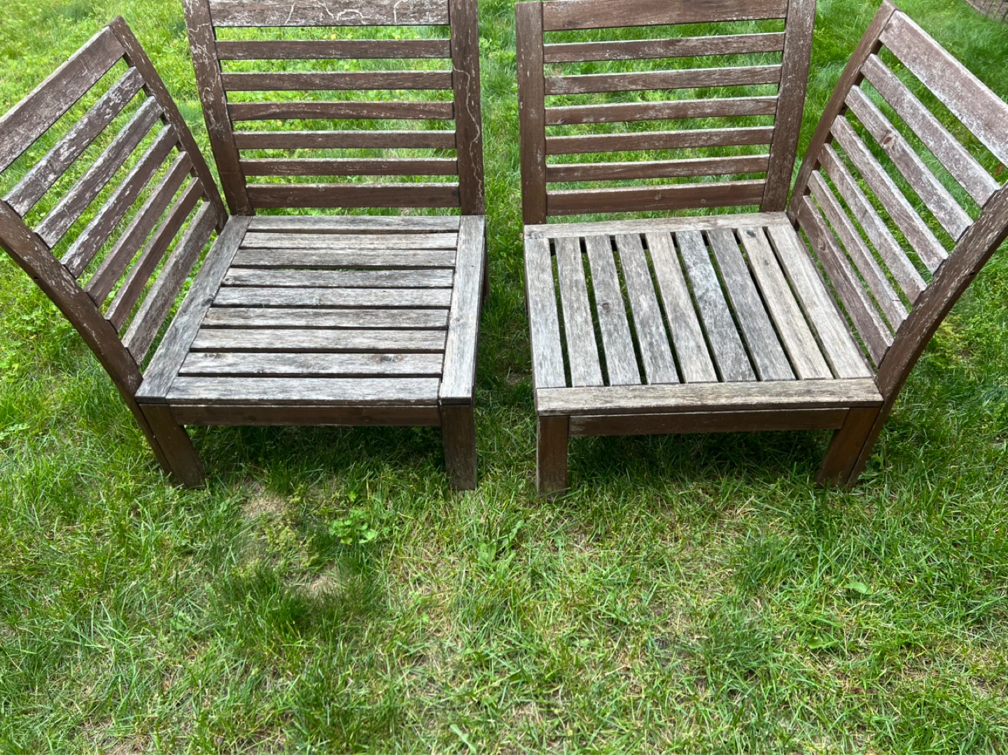 Set of 2 Wooden Outdoor Chairs with Cushions