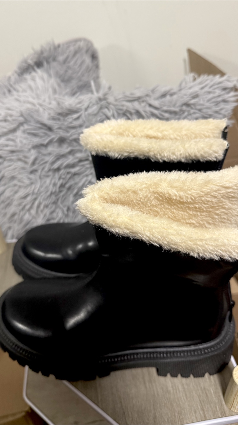Black Faux Fur Lined Winter Boots
