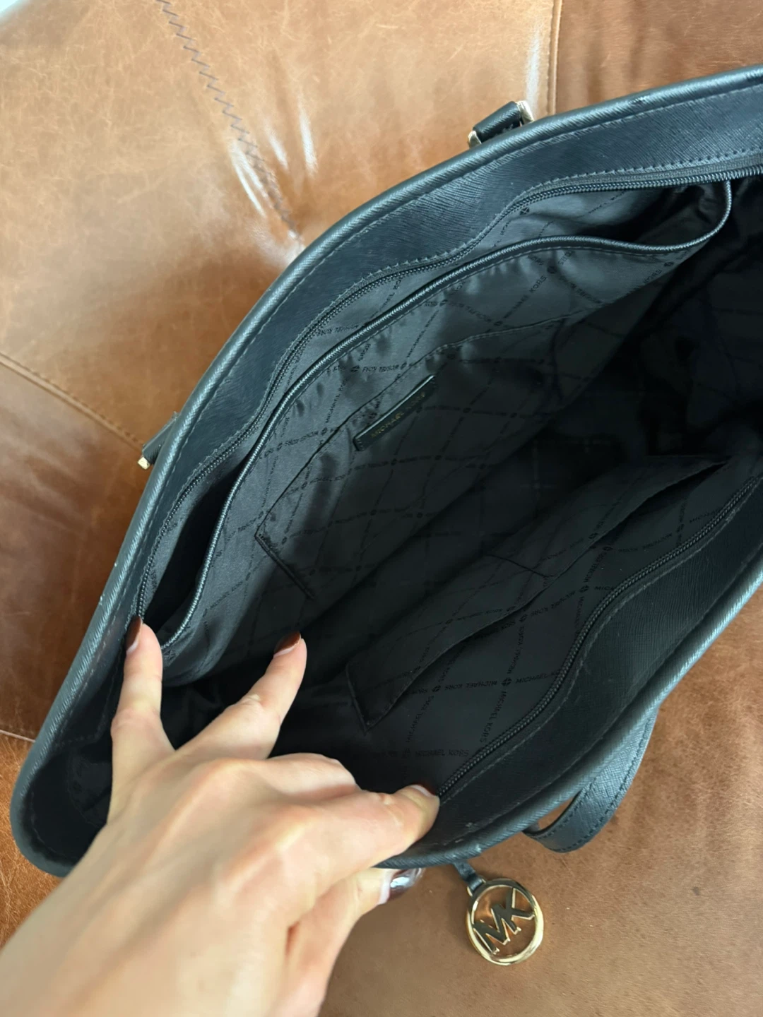Michael Kors Black Tote Bag - photo 2