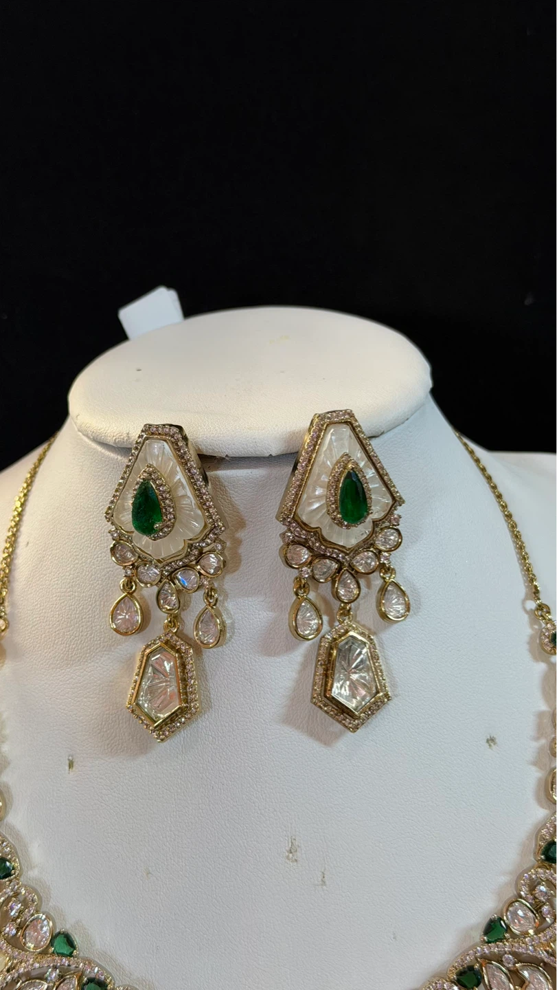 Green with mother of pearl moissanite necklace set - photo 2
