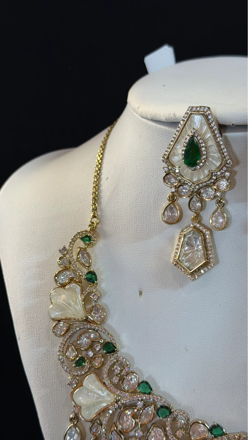 Green with mother of pearl moissanite necklace set - photo 3
