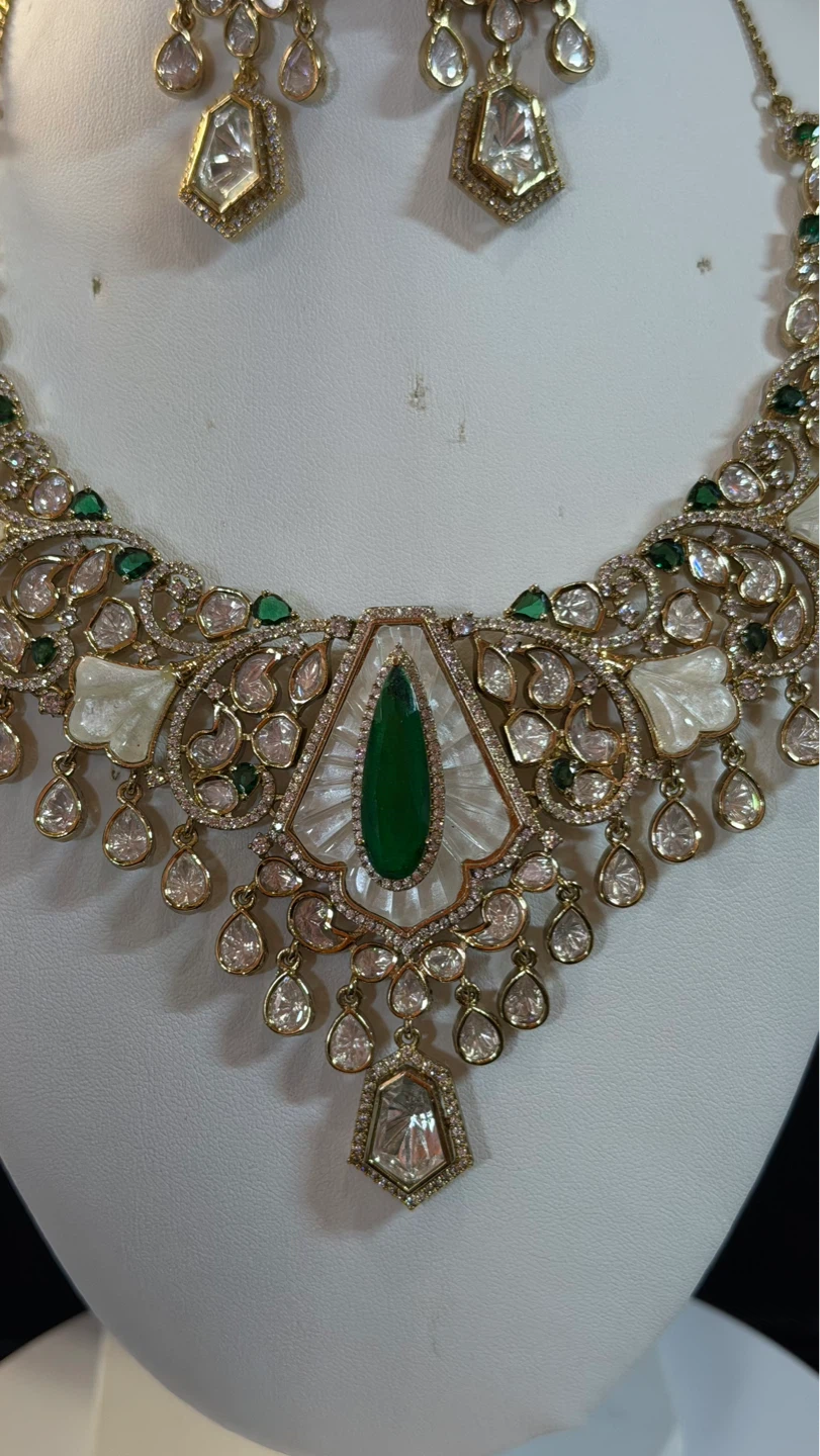 Green with mother of pearl moissanite necklace set - photo 4