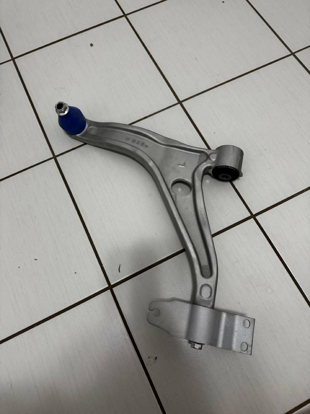 NEW Mercedes-Benz Front Left Lower Control Arm - photo 2