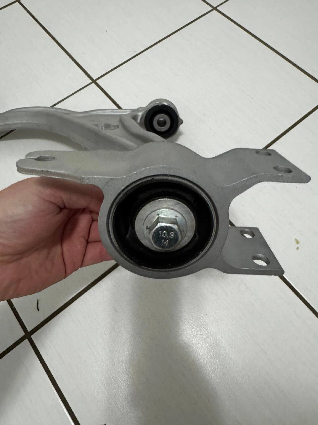 NEW Mercedes-Benz Front Left Lower Control Arm - photo 3