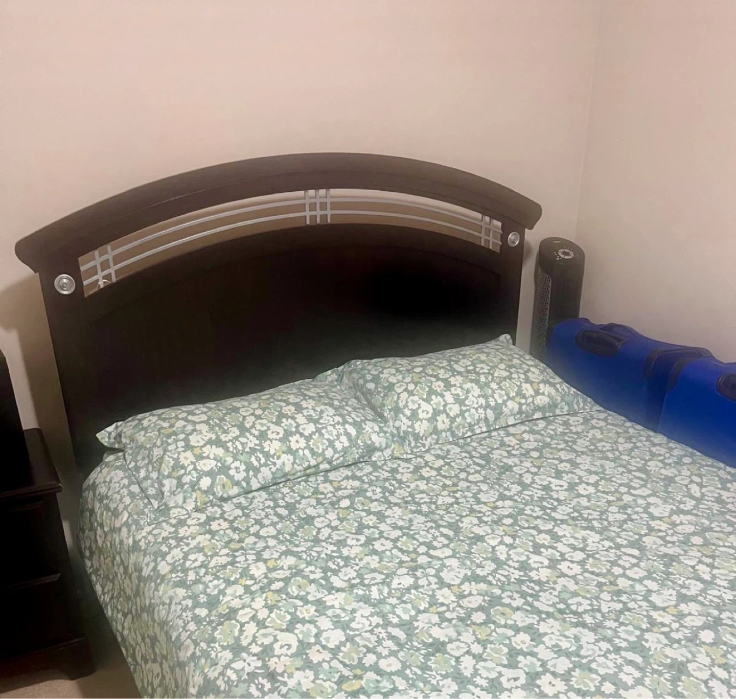 Dark Wood Bedroom Set - Headboard, Dresser & Nightstand - photo 2