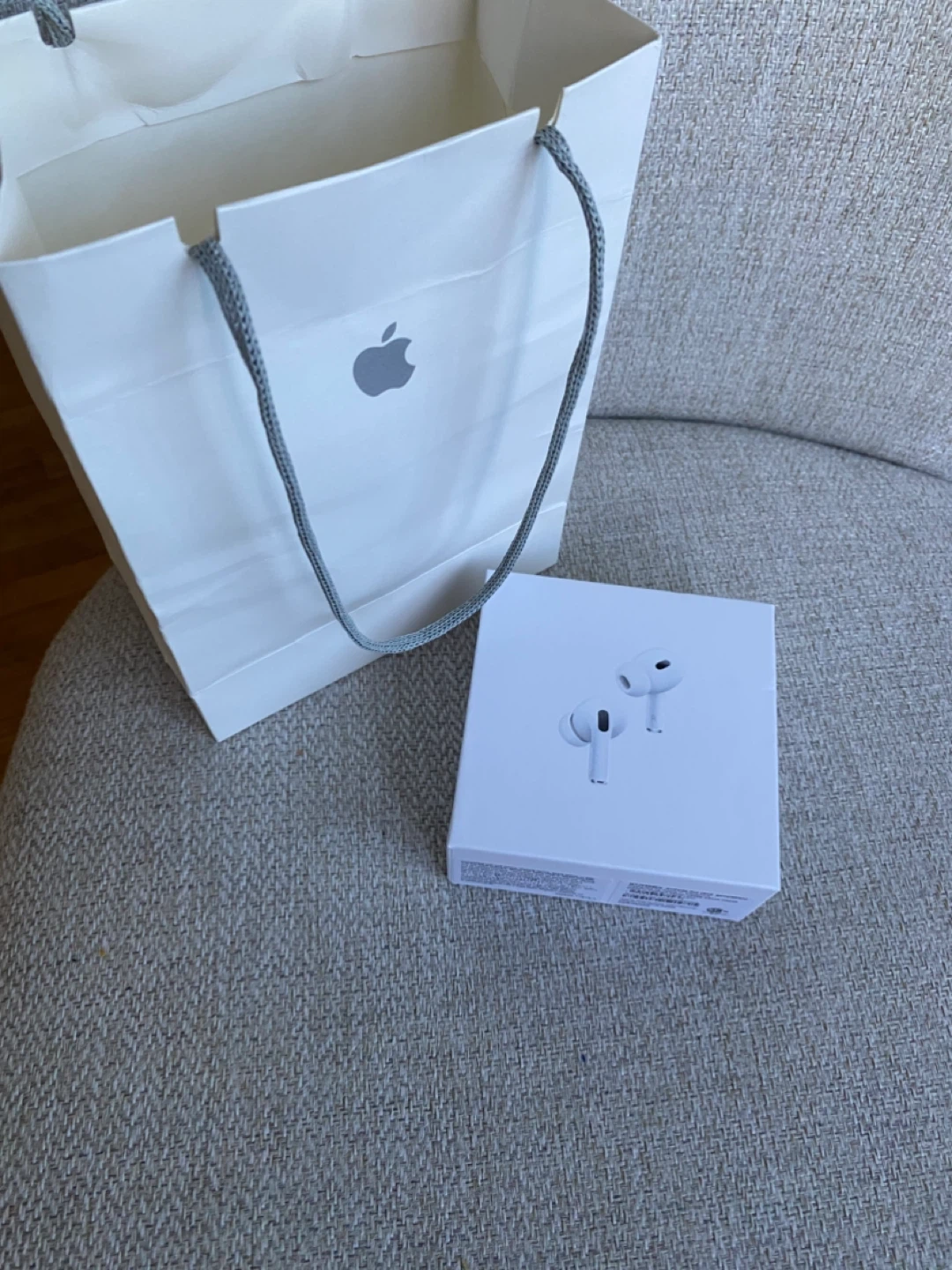 Apple AirPods Pro (2nd generation) - photo 2