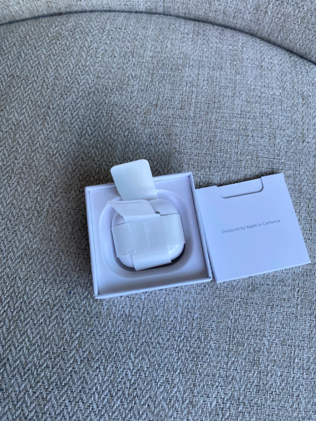Apple AirPods Pro (4th Generation) with Charging Case - photo 4