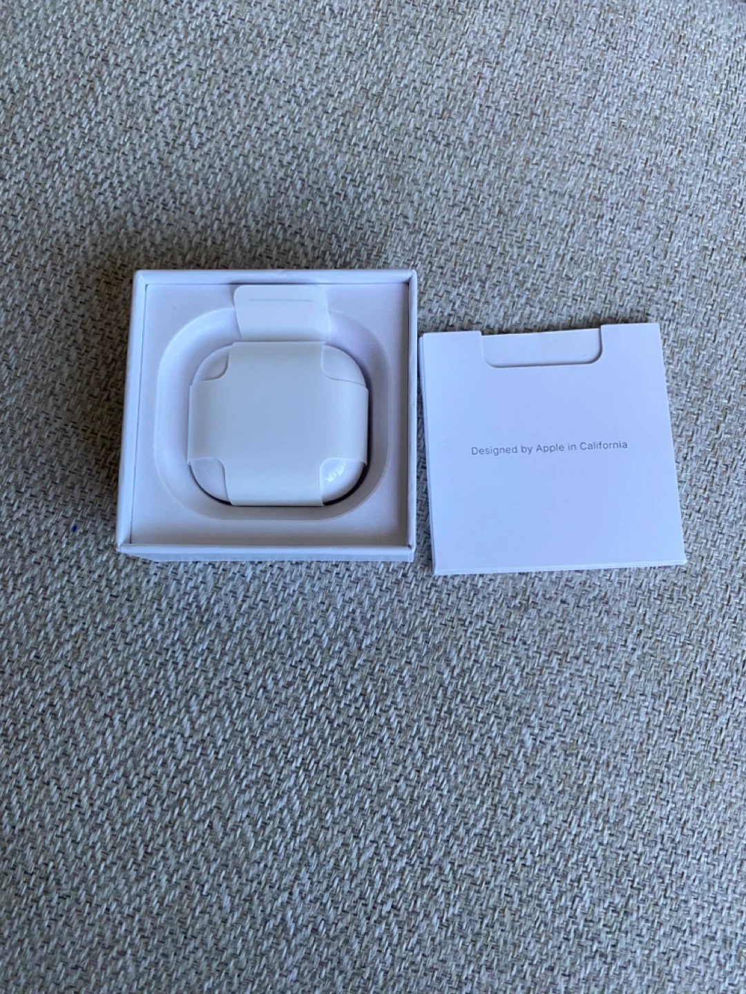 Apple AirPods Pro (4th Generation) with Charging Case - photo 5