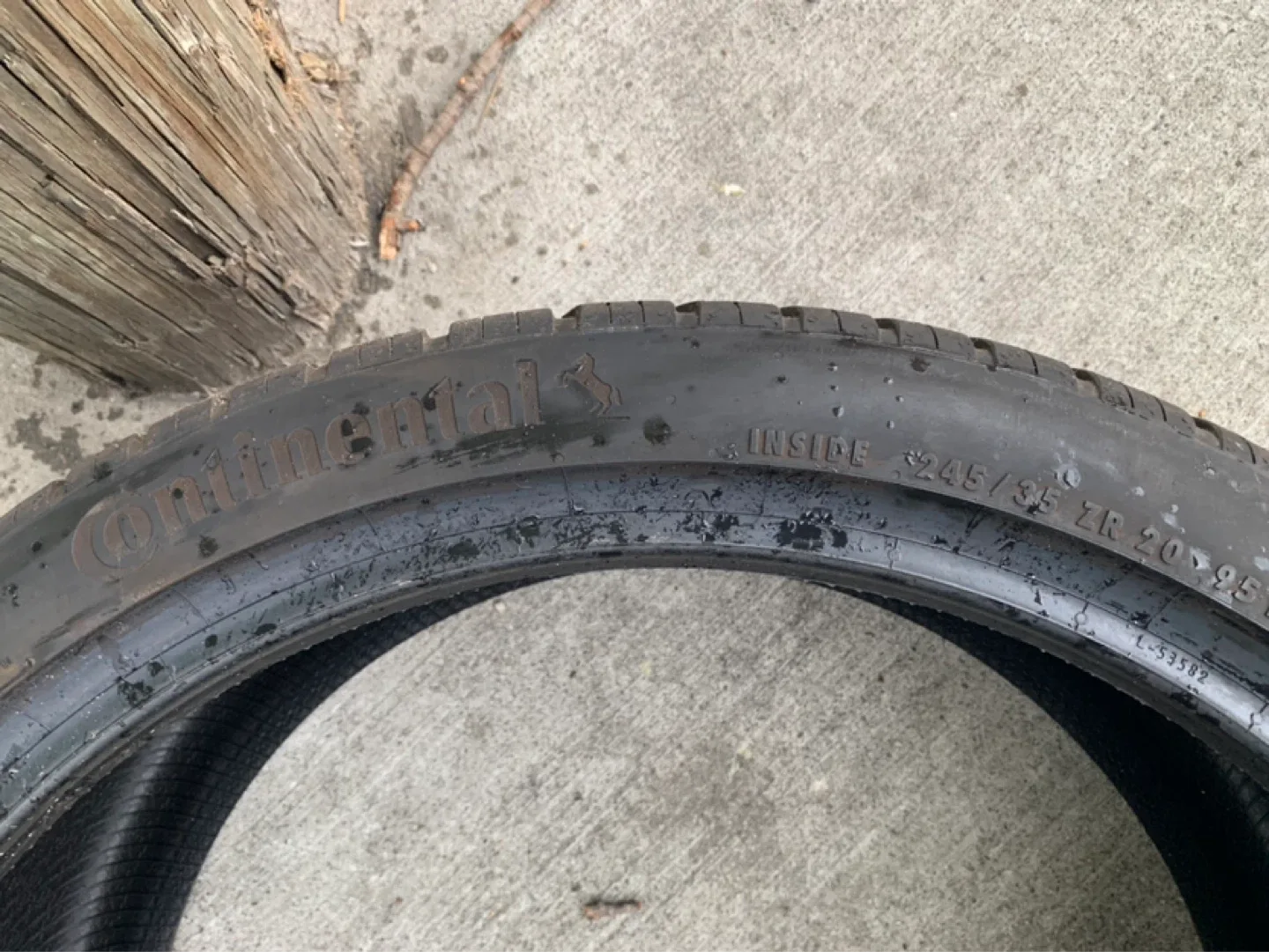 Continental 245/35 ZR20 95Y Tire