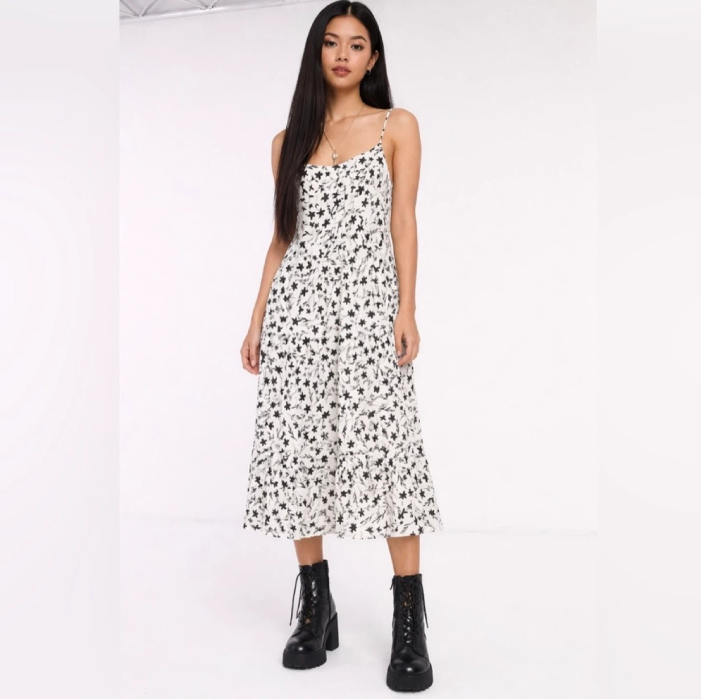 Midi Dress with Black Floral Print ⚽