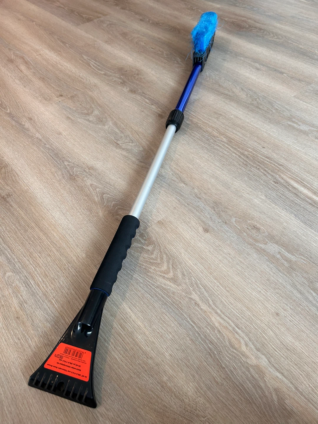 ⚽️ Telescopic Snow Broom with Ice Scraper (Extendable 34"–45")