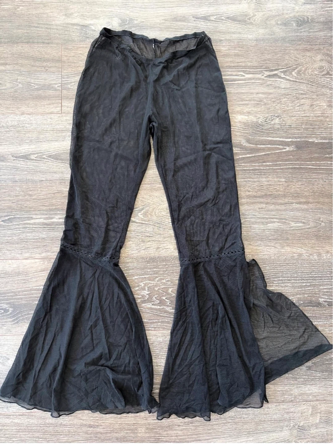 ⚽️Black mesh Flare Bottom Pants size medium