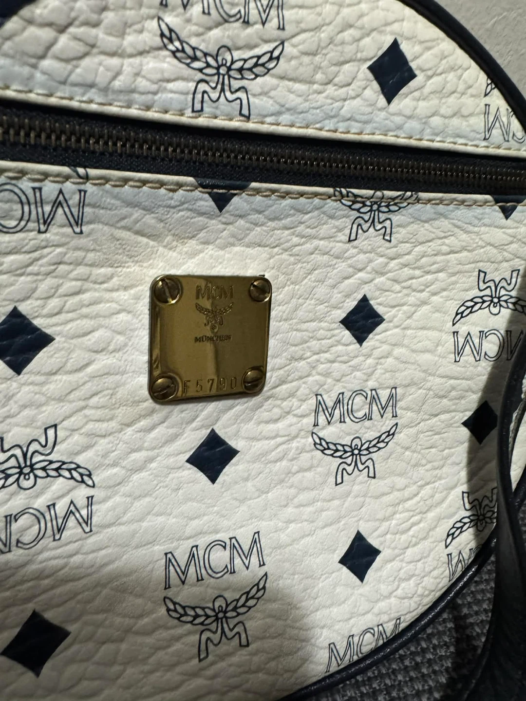 MCM Visetos Oval Crossbody Bag White - photo 4
