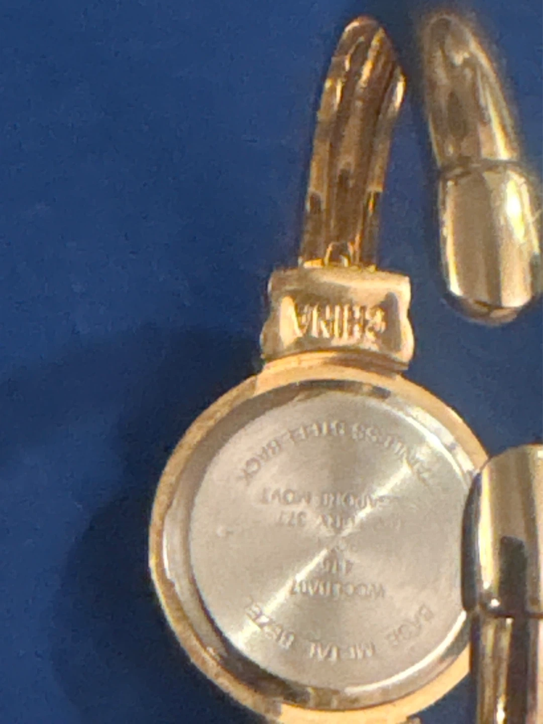 ⚽️Gold Tone Bangle Watch - photo 3