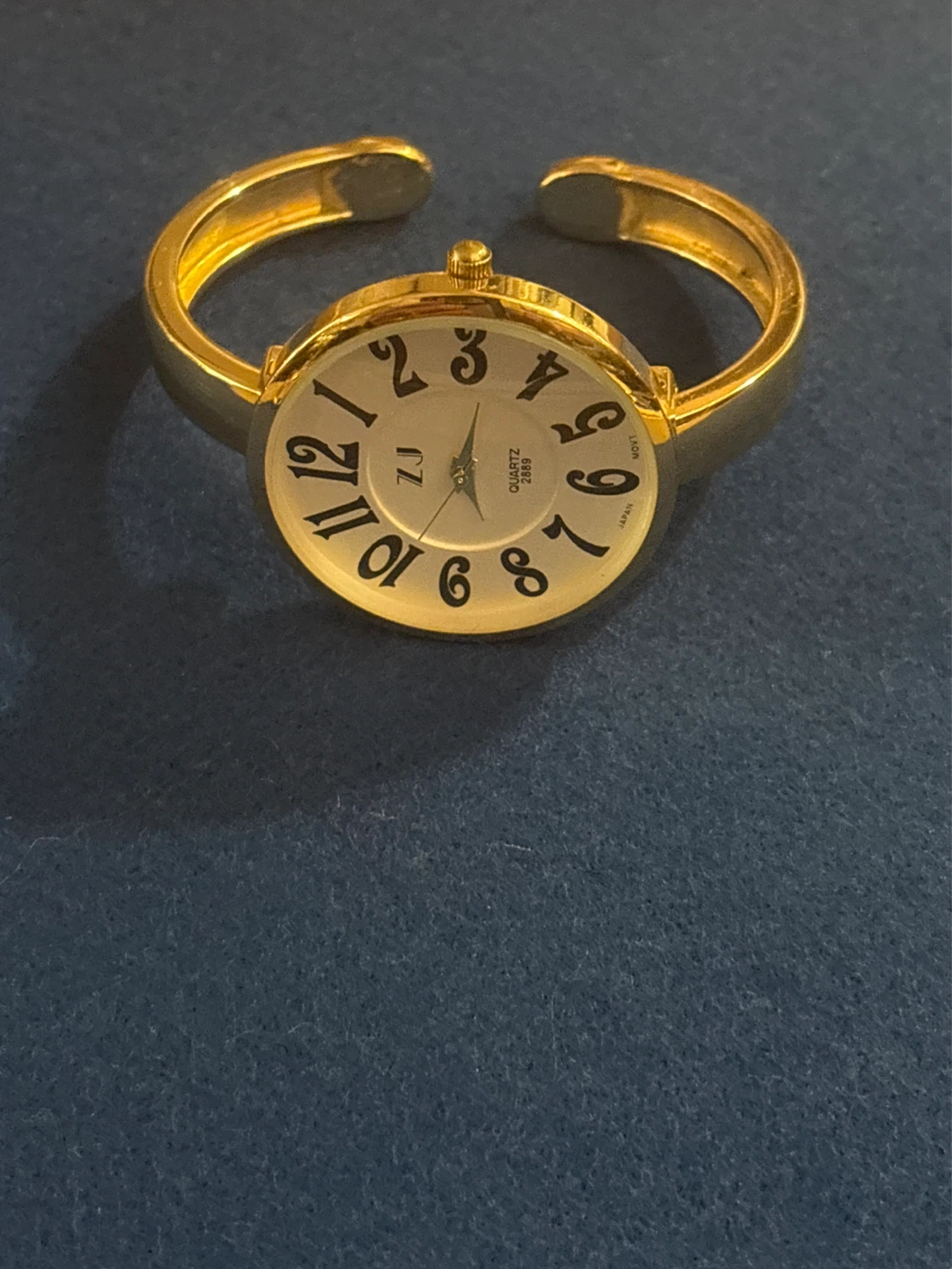 ⚽️Gold tone cuff watch