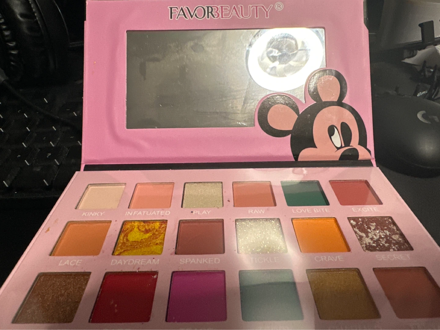⚽️ Favor Beauty Mickey Mouse Eyeshadow Palette - photo 3