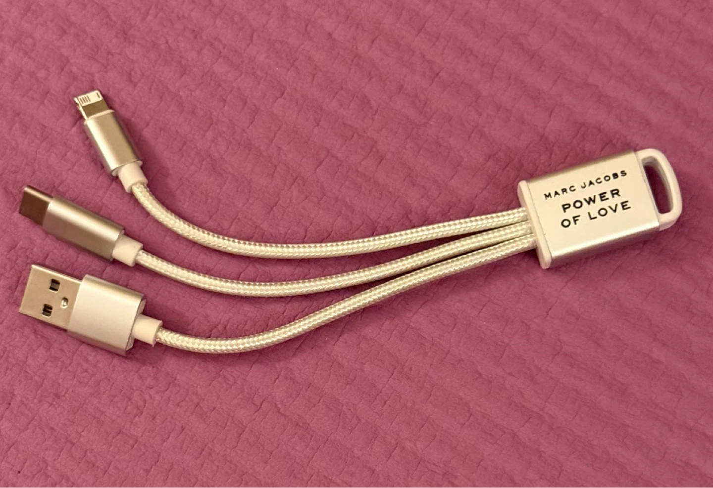 ⚽️Marc Jacobs Power of Love USB Cable