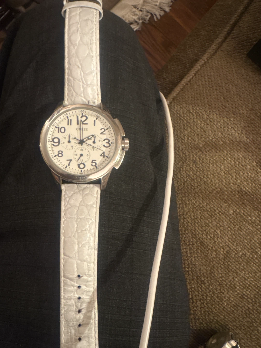 ⚽️GUESS White Leather Strap Watch