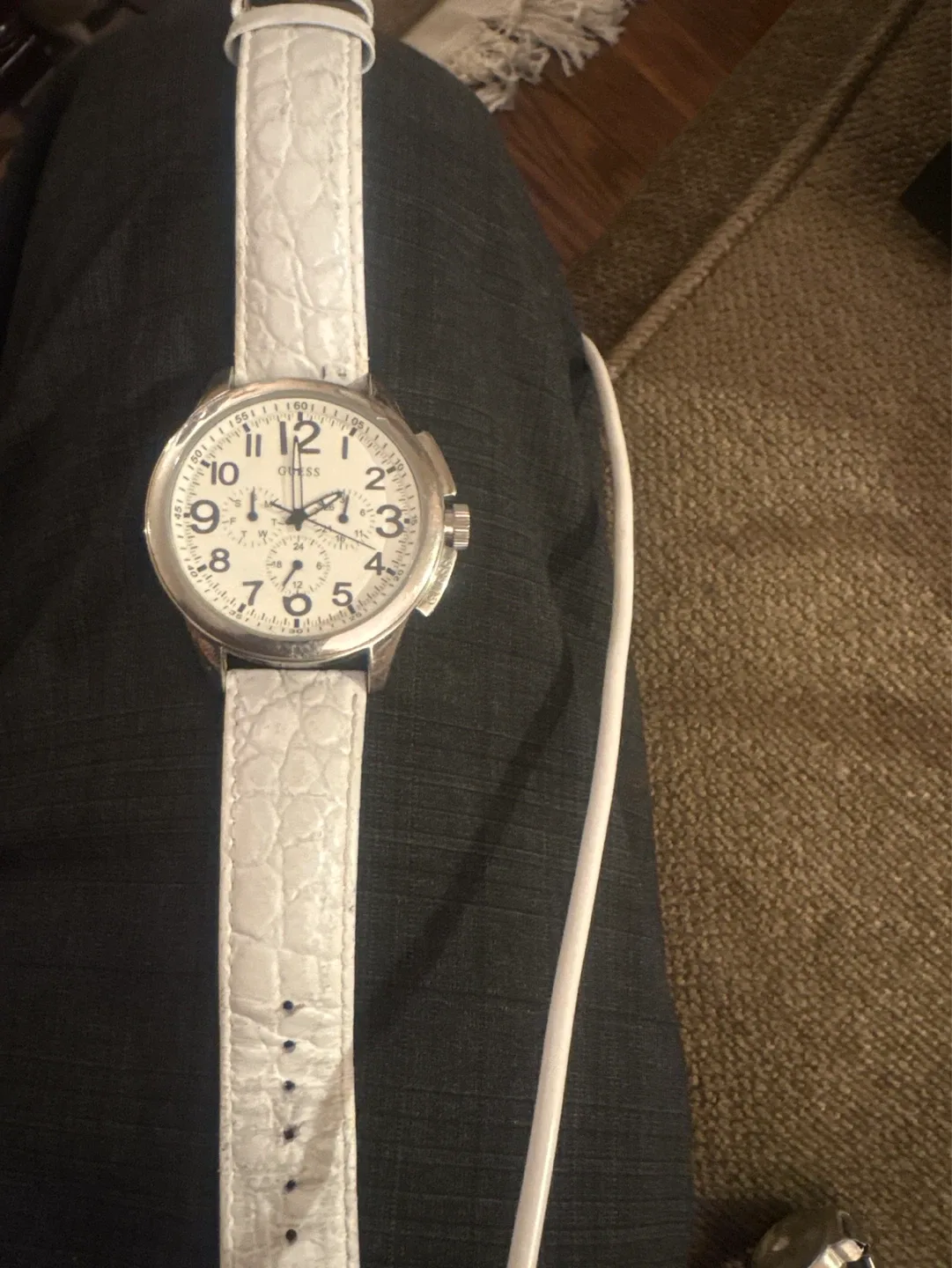 ⚽️GUESS White Leather Strap Watch