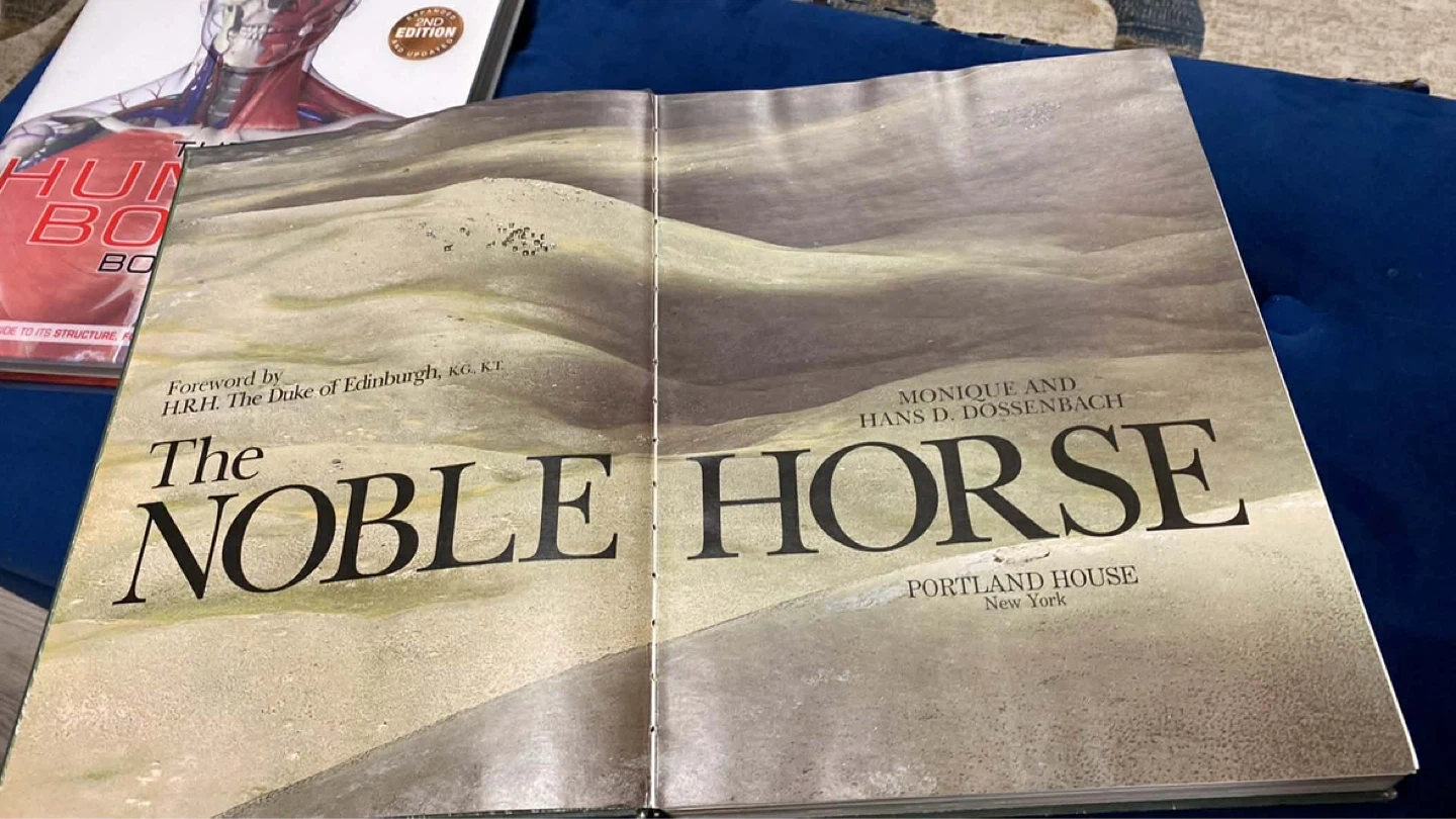 ⚽ 📚 The Noble horse Monique & Hans D. Dossenbach