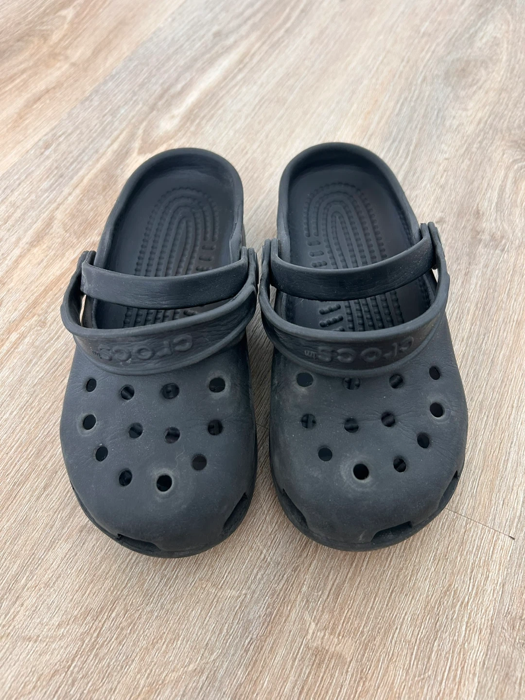 ⚽️ Kids Crocs Classic Mary Jane Style Clogs – Black, Size 13 / 1