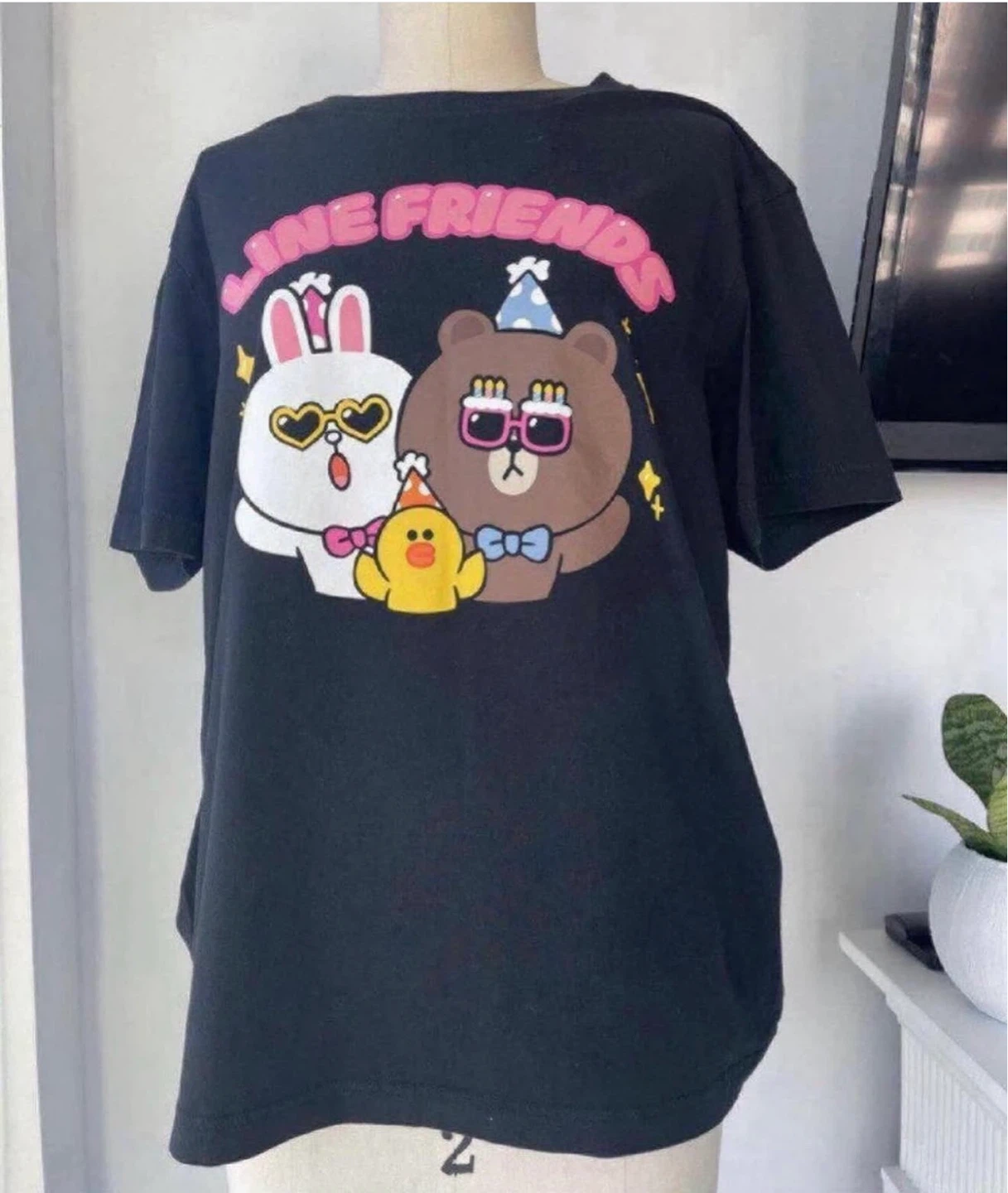 ⚽️Uniqlo Line Friends T-shirt size medium