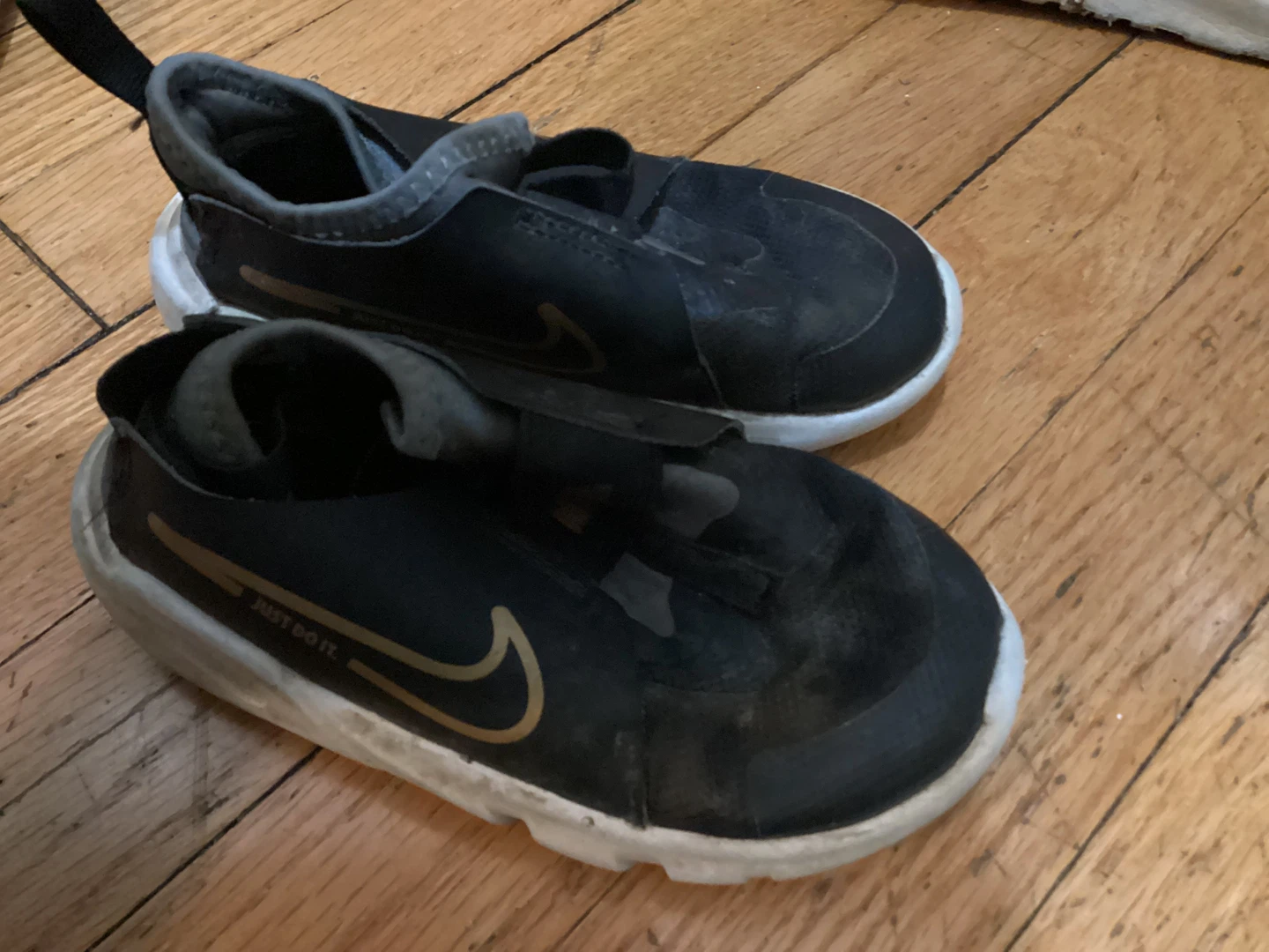 ⚽️Nike "Just Do It." Black Shoes 9c