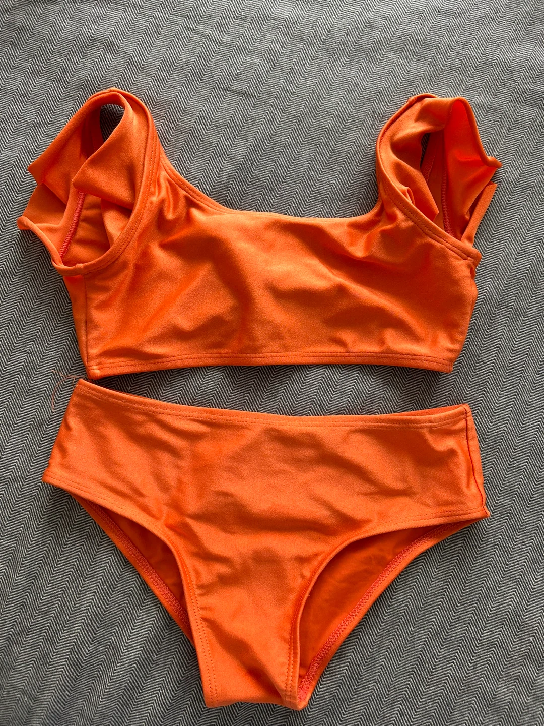 ⚽️ Kids Size 8–9Y Two-Piece Bikini Set with Ruffle Sleeves