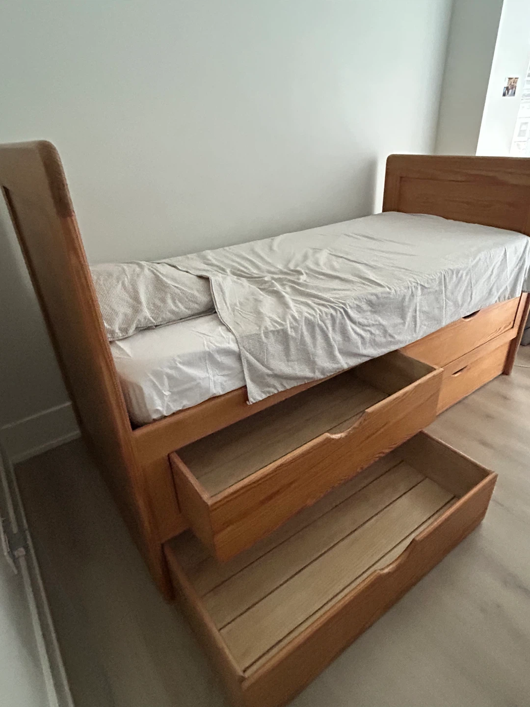Single size wooden bed with Storage Drawers