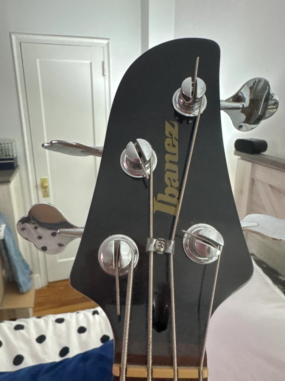 Ibanez White Electric Bass Guitar - photo 2