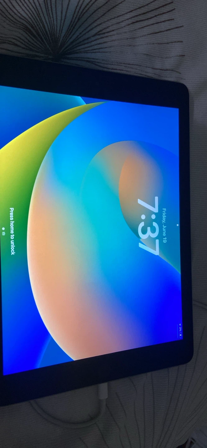 Apple iPad Tablet 6th gen - photo 3