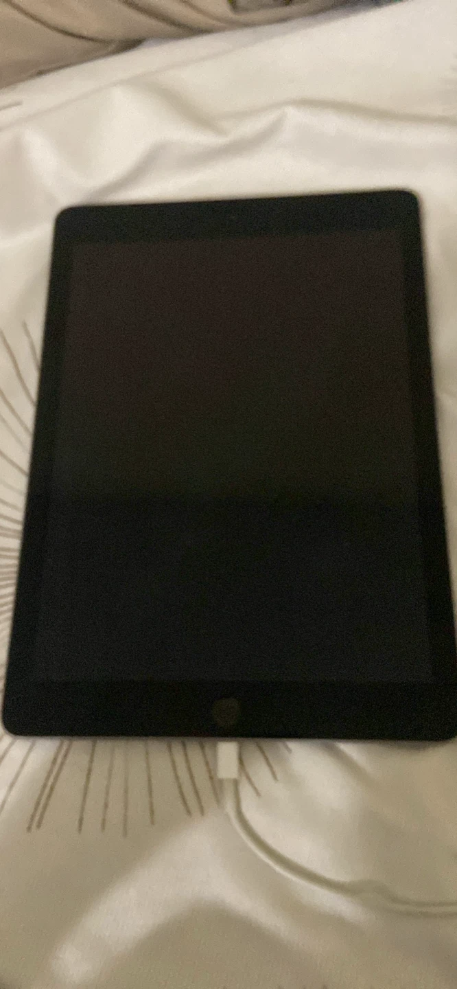 Apple iPad Tablet 6th gen