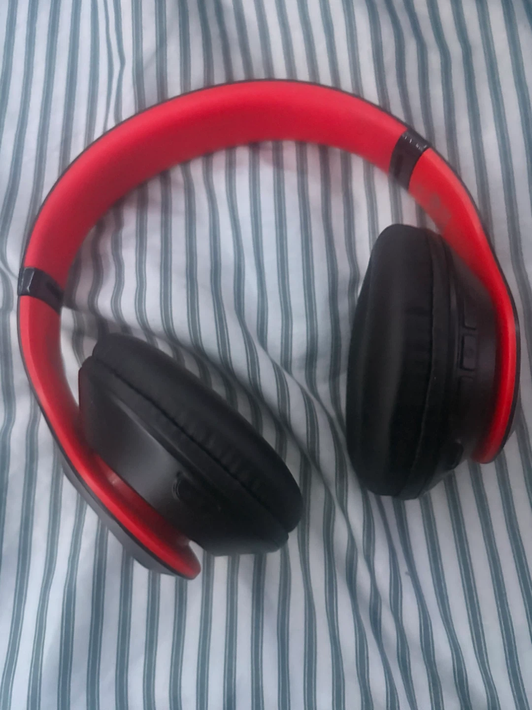 Red Wireless Headphones – Barely Used, Clean Sound 🎧
