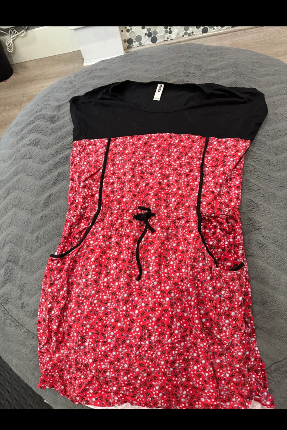 Red floral dress with black top⚽️