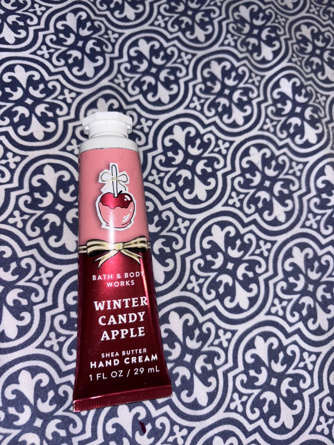⚽️Bath & Body Works Winter Candy Apple Hand Cream