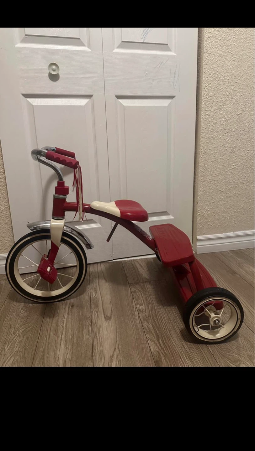 Radio Flyer Tricycle - photo 2