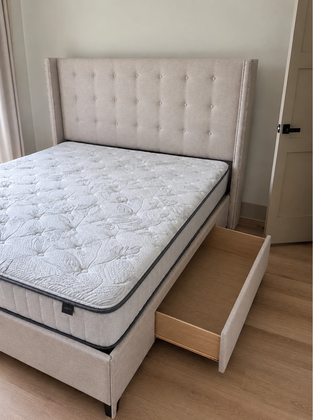 King size Upholstered Storage Bed with Mattress – Excellent - photo 3