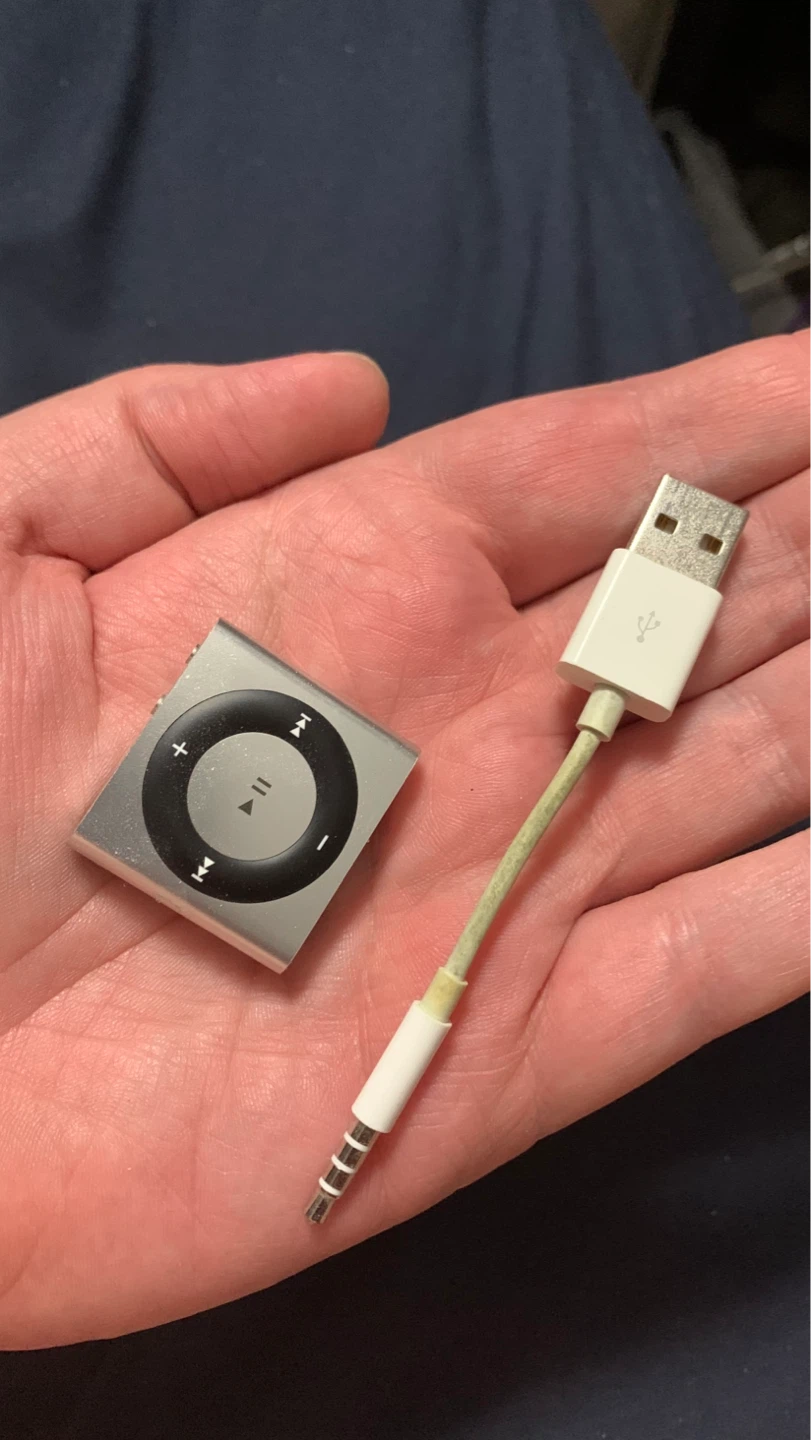 Apple iPod Shuffle MP3 Player ⚽️