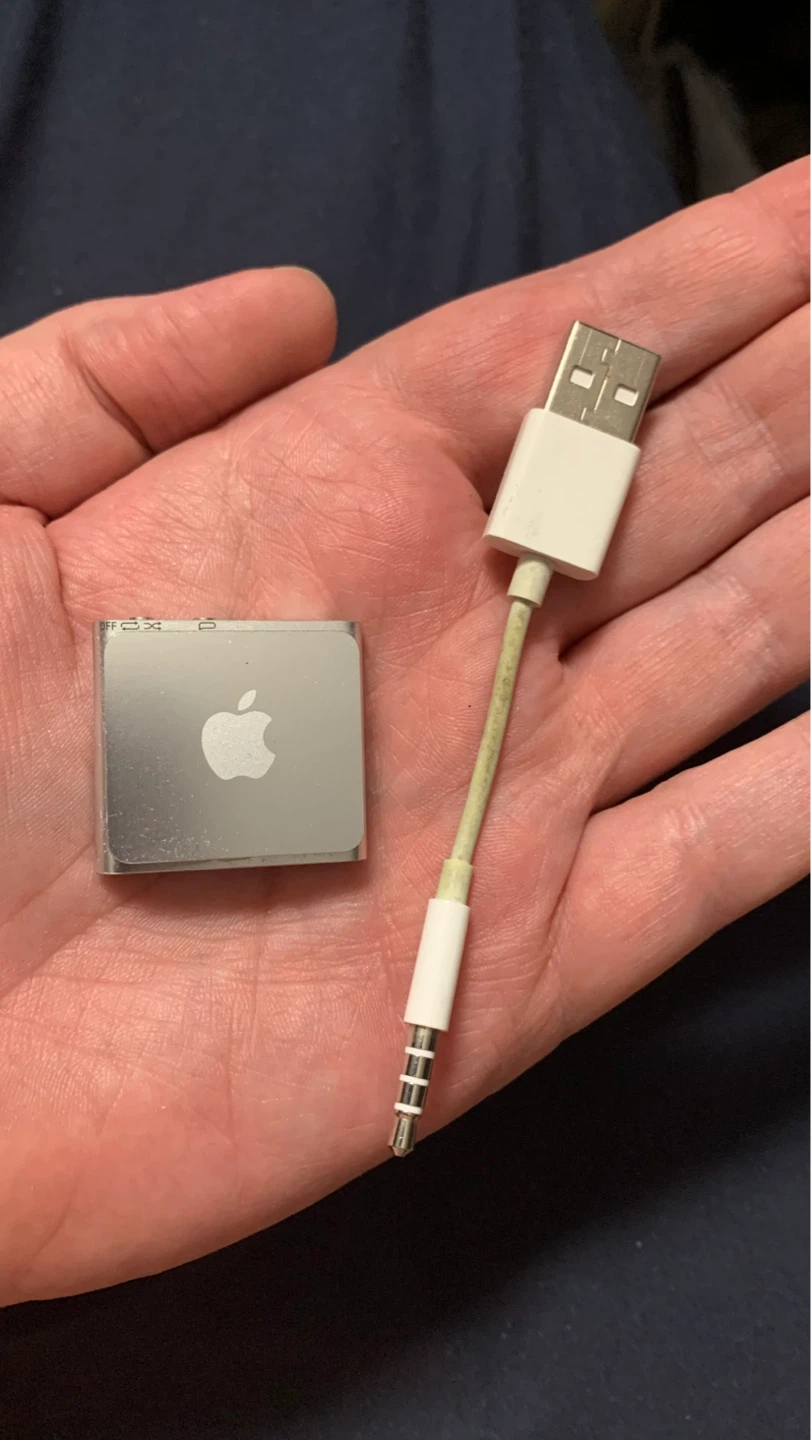 Apple iPod Shuffle MP3 Player ⚽️ - photo 2